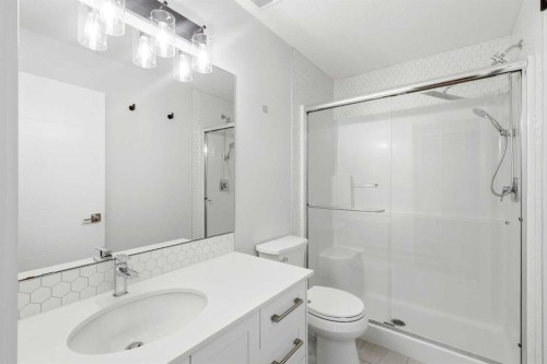 212-122 Mahogany Centre Se, Calgary, AB - Indoor Photo Showing Bathroom
