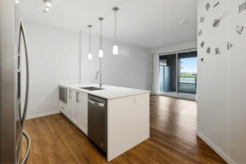 212-122 Mahogany Centre Se, Calgary, AB - Indoor Photo Showing Kitchen With Double Sink With Upgraded Kitchen