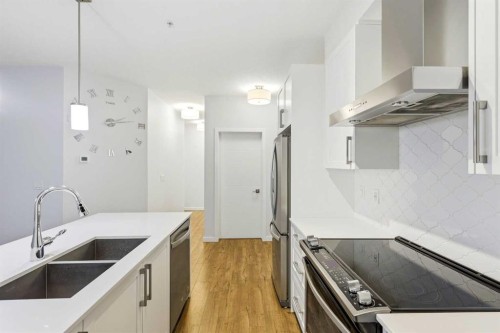 212-122 Mahogany Centre Se, Calgary, AB - Indoor Photo Showing Kitchen With Double Sink With Upgraded Kitchen