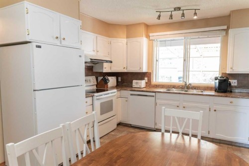 164 Huntford Road Ne, Calgary, AB - Indoor Photo Showing Kitchen With Double Sink