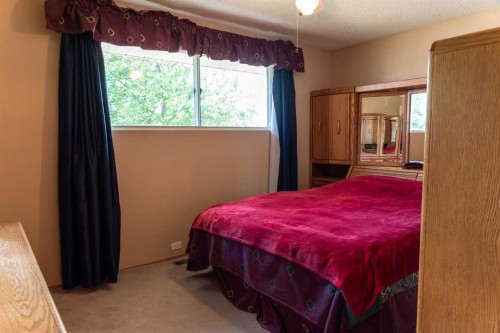 164 Huntford Road Ne, Calgary, AB - Indoor Photo Showing Bedroom