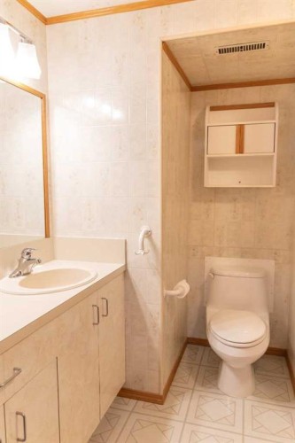 164 Huntford Road Ne, Calgary, AB - Indoor Photo Showing Bathroom