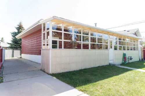 164 Huntford Road Ne, Calgary, AB - Outdoor