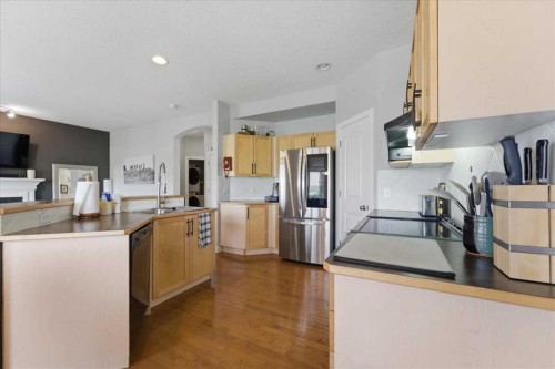 17 Bridlecrest Court Sw, Calgary, AB - Indoor Photo Showing Kitchen