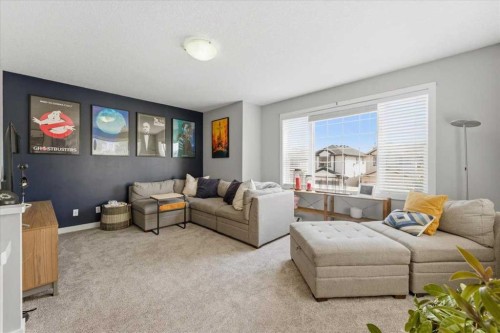 17 Bridlecrest Court Sw, Calgary, AB - Indoor Photo Showing Living Room