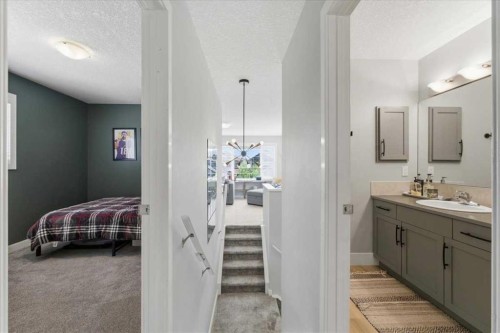 17 Bridlecrest Court Sw, Calgary, AB - Indoor Photo Showing Bathroom