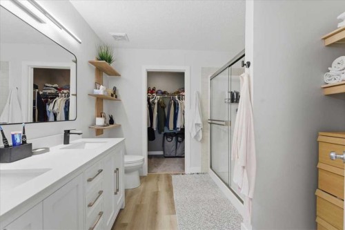 17 Bridlecrest Court Sw, Calgary, AB - Indoor Photo Showing Bathroom