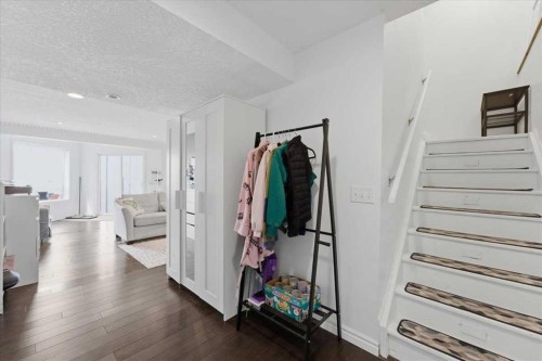 17 Bridlecrest Court Sw, Calgary, AB - Indoor Photo Showing Other Room