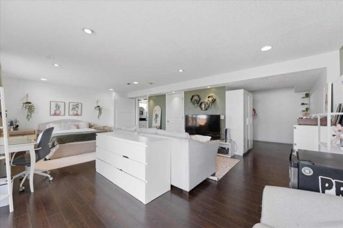 17 Bridlecrest Court Sw, Calgary, AB - Indoor Photo Showing Other Room
