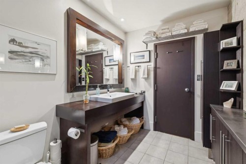 102D-500 Eau Claire Avenue Sw, Calgary, AB - Indoor Photo Showing Bathroom