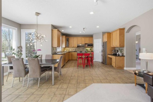 36 Hampstead Hill Nw, Calgary, AB - Indoor Photo Showing Dining Room