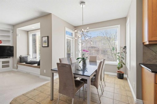 36 Hampstead Hill Nw, Calgary, AB - Indoor Photo Showing Dining Room