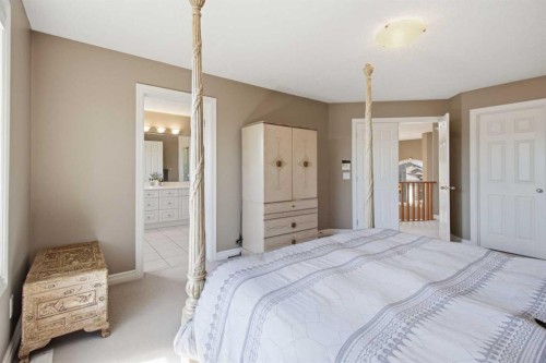 36 Hampstead Hill Nw, Calgary, AB - Indoor Photo Showing Bedroom