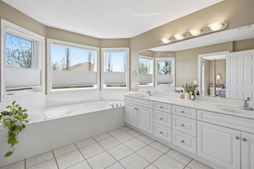 36 Hampstead Hill Nw, Calgary, AB - Indoor Photo Showing Bathroom
