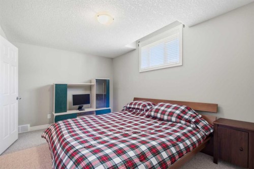 36 Hampstead Hill Nw, Calgary, AB - Indoor Photo Showing Bedroom