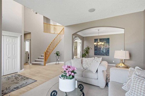 36 Hampstead Hill Nw, Calgary, AB - Indoor Photo Showing Living Room