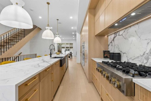 1807 Broadview Road Nw, Calgary, AB - Indoor Photo Showing Kitchen With Upgraded Kitchen