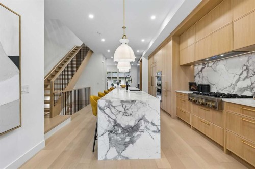 1807 Broadview Road Nw, Calgary, AB - Indoor Photo Showing Kitchen With Upgraded Kitchen