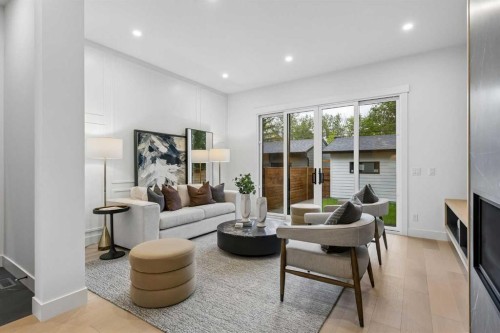 1807 Broadview Road Nw, Calgary, AB - Indoor Photo Showing Living Room