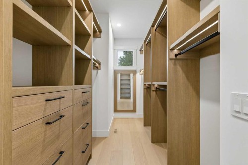 1807 Broadview Road Nw, Calgary, AB - Indoor Photo Showing Other Room