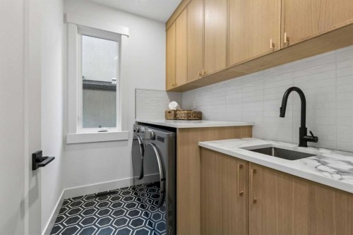 1807 Broadview Road Nw, Calgary, AB - Indoor Photo Showing Laundry Room