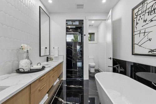 1807 Broadview Road Nw, Calgary, AB - Indoor Photo Showing Bathroom