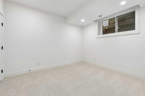 1807 Broadview Road Nw, Calgary, AB - Indoor Photo Showing Other Room