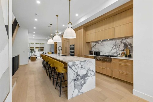 1807 Broadview Road Nw, Calgary, AB - Indoor Photo Showing Kitchen With Upgraded Kitchen