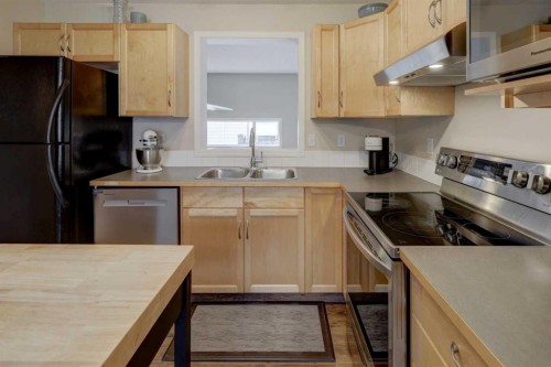 158 Everhollow Heights Sw, Calgary, AB - Indoor Photo Showing Kitchen With Stainless Steel Kitchen With Double Sink