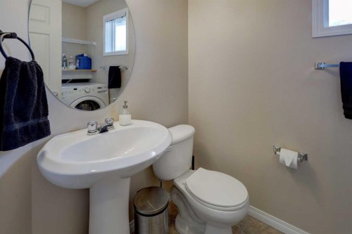 158 Everhollow Heights Sw, Calgary, AB - Indoor Photo Showing Bathroom