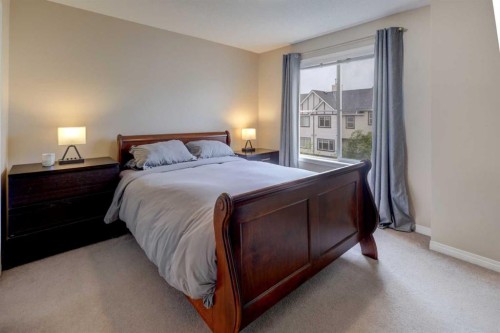 158 Everhollow Heights Sw, Calgary, AB - Indoor Photo Showing Bedroom
