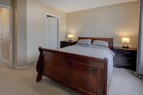 158 Everhollow Heights Sw, Calgary, AB - Indoor Photo Showing Bedroom