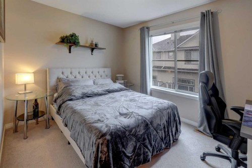 158 Everhollow Heights Sw, Calgary, AB - Indoor Photo Showing Bedroom