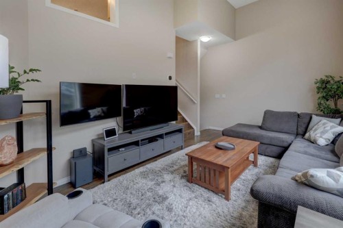 158 Everhollow Heights Sw, Calgary, AB - Indoor Photo Showing Living Room
