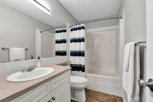 272 Douglas Glen Boulevard Se, Calgary, AB 