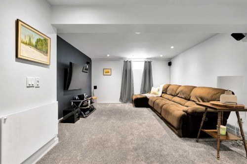 272 Douglas Glen Boulevard Se, Calgary, AB 