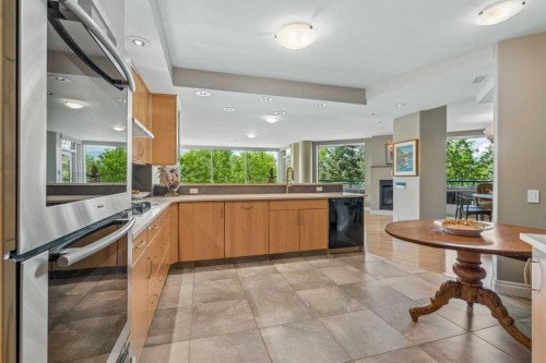 303-837 2 Avenue Sw, Calgary, AB - Indoor Photo Showing Kitchen