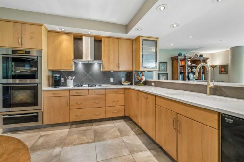 303-837 2 Avenue Sw, Calgary, AB - Indoor Photo Showing Kitchen