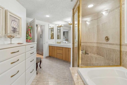 303-837 2 Avenue Sw, Calgary, AB - Indoor Photo Showing Bathroom
