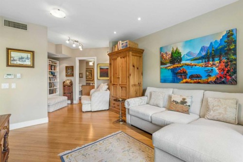 303-837 2 Avenue Sw, Calgary, AB - Indoor Photo Showing Living Room
