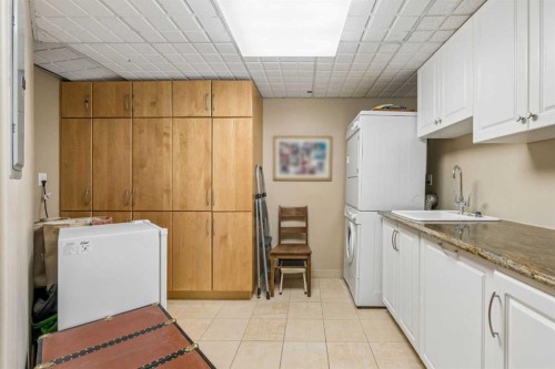 303-837 2 Avenue Sw, Calgary, AB - Indoor Photo Showing Kitchen