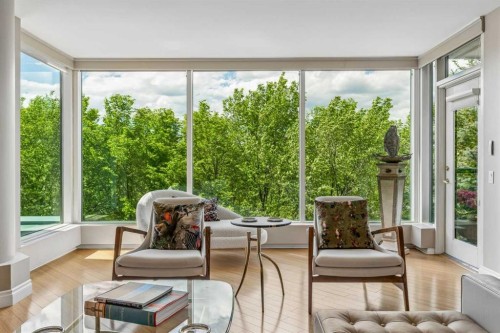 303-837 2 Avenue Sw, Calgary, AB - Indoor Photo Showing Living Room