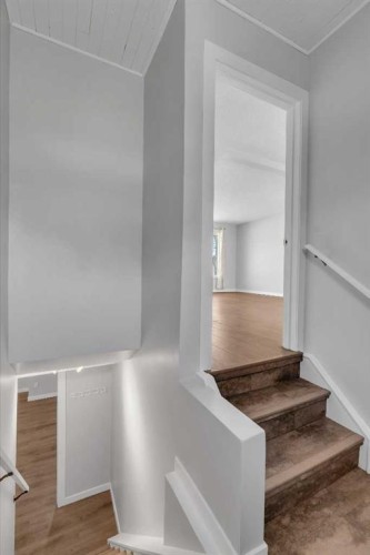 5203 Memorial Drive Se, Calgary, AB - Indoor Photo Showing Other Room