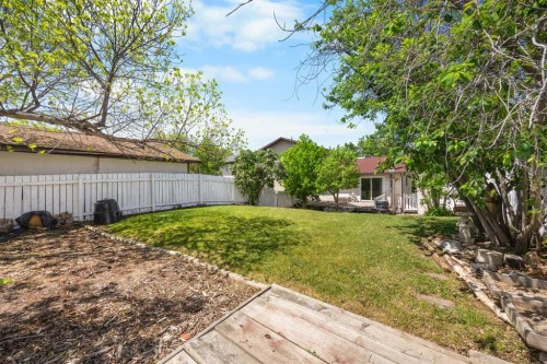 41 Castleglen Road Ne, Calgary, AB - Outdoor