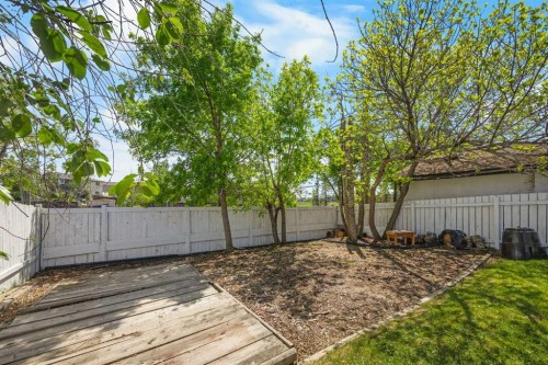 41 Castleglen Road Ne, Calgary, AB - Outdoor