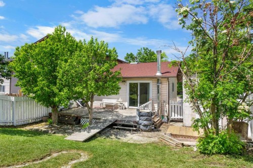 41 Castleglen Road Ne, Calgary, AB - Outdoor