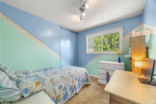 41 Castleglen Road Ne, Calgary, AB - Indoor Photo Showing Bedroom