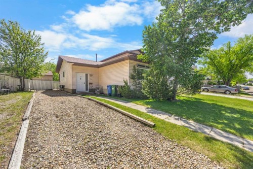 41 Castleglen Road Ne, Calgary, AB - Outdoor