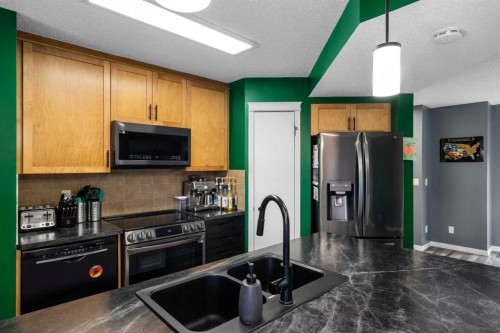 72 New Brighton Common Se, Calgary, AB 