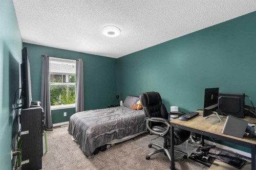 72 New Brighton Common Se, Calgary, AB 